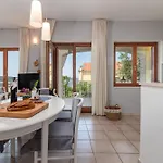Gordan With Garden, 3 Min Walk To The *