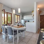 Gordan With Garden, 3 Min Walk To The Apartment