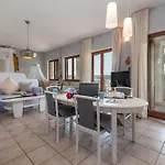 Gordan With Garden, 3 Min Walk To The Apartment *
