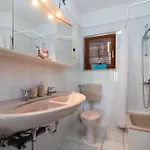 Gordan With Garden, 3 Min Walk To The