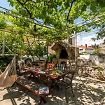 Apartment Gordan With Garden, 3 Min Walk To The Trogir
