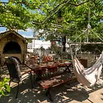 Gordan With Garden, 3 Min Walk To The Apartment