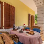 Apartment Gordan With Garden, 3 Min Walk To The Trogir