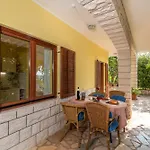 Gordan With Garden, 3 Min Walk To The Apartment Trogir