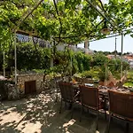 Gordan With Garden, 3 Min Walk To The Apartment