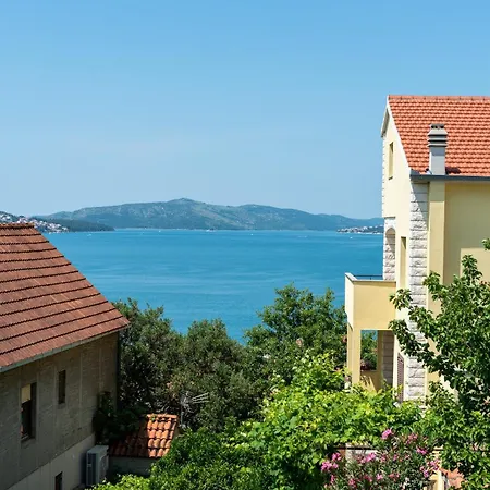 Gordan With Garden, 3 Min Walk To The *