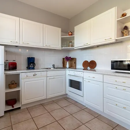 Gordan With Garden, 3 Min Walk To The