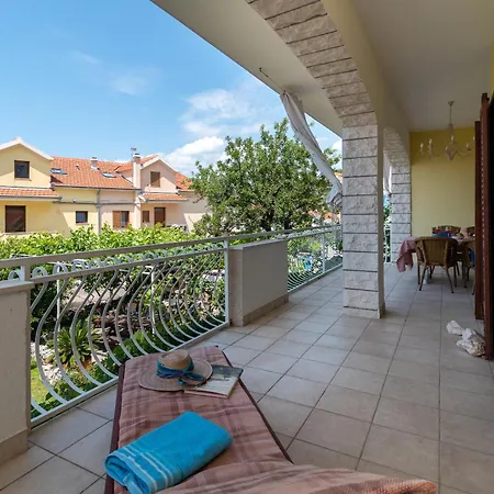 Gordan With Garden, 3 Min Walk To The * Trogir