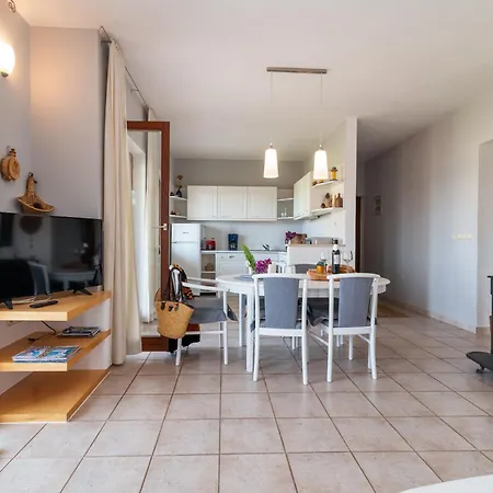 Daire Gordan With Garden, 3 Min Walk To The Trogir