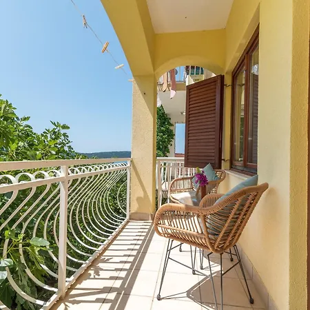 Gordan With Garden, 3 Min Walk To The Daire Trogir