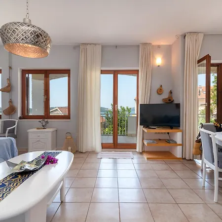 Gordan With Garden, 3 Min Walk To The Trogir