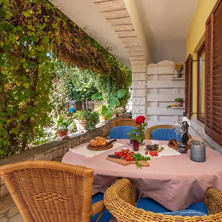 Gordan With Garden, 3 Min Walk To The Trogir