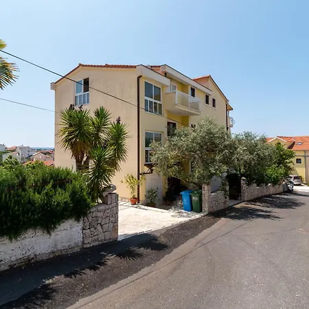 Gordan With Garden, 3 Min Walk To The Trogir