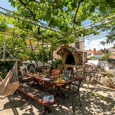 Daire Gordan With Garden, 3 Min Walk To The Trogir