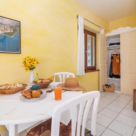Gordan With Garden, 3 Min Walk To The Daire Trogir