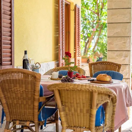 Gordan With Garden, 3 Min Walk To The