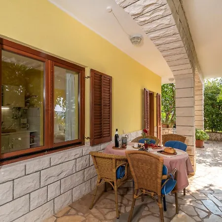 Gordan With Garden, 3 Min Walk To The Daire Trogir