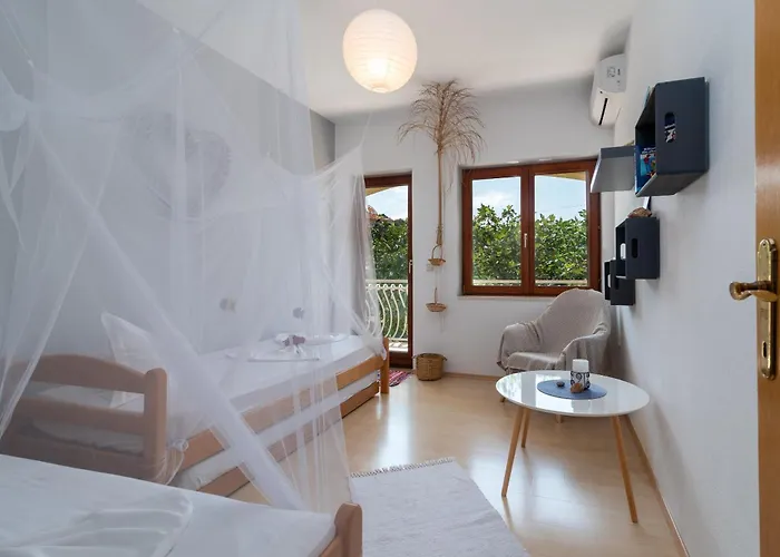 Gordan With Garden, 3 Min Walk To The *