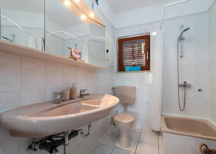 Gordan With Garden, 3 Min Walk To The