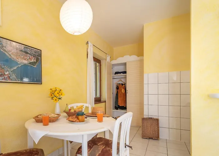 Gordan With Garden, 3 Min Walk To The *