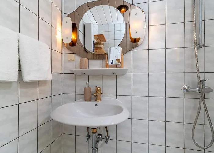 Gordan With Garden, 3 Min Walk To The