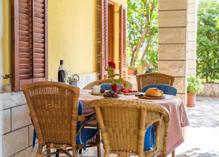 Gordan With Garden, 3 Min Walk To The