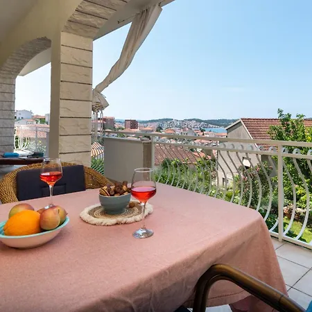 דירה Gordan With Garden, 3 Min Walk To The