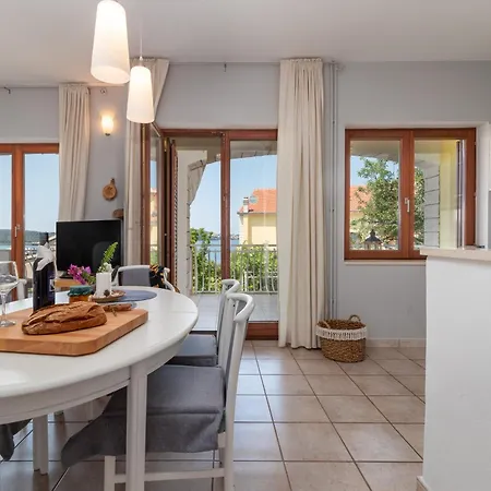 Gordan With Garden, 3 Min Walk To The *