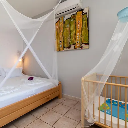Apartment Gordan With Garden, 3 Min Walk To The