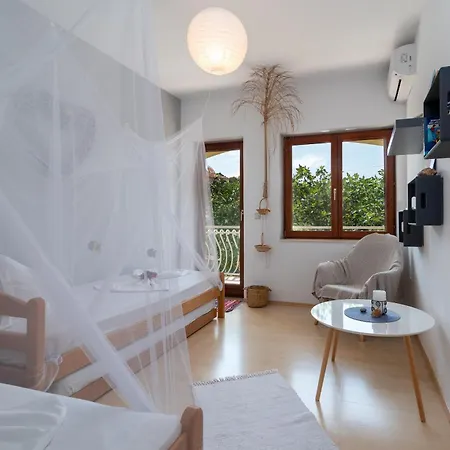 Gordan With Garden, 3 Min Walk To The *