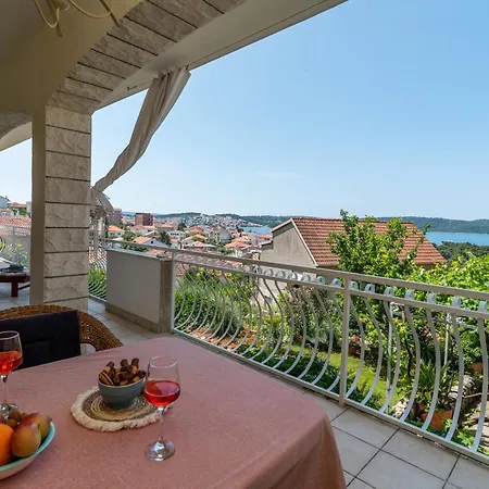 Gordan With Garden, 3 Min Walk To The * Trogir