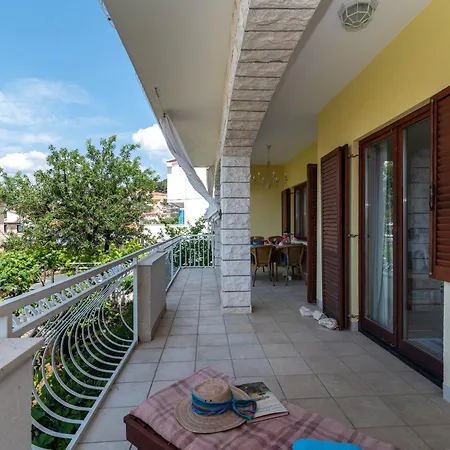 Gordan With Garden, 3 Min Walk To The *