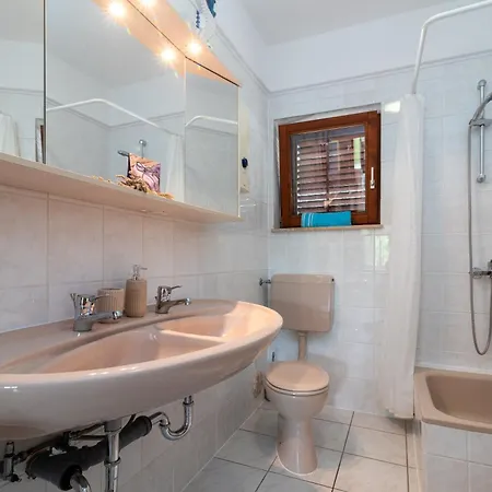 Gordan With Garden, 3 Min Walk To The