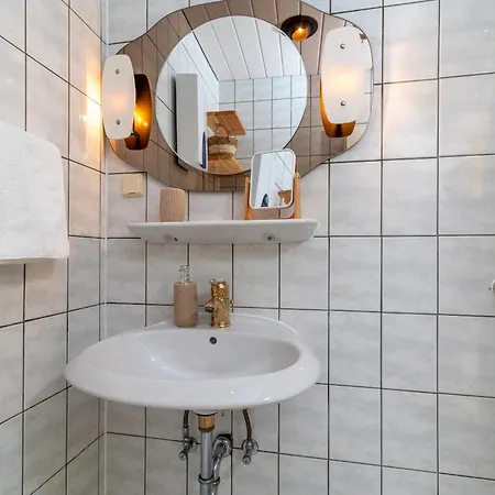 Gordan With Garden, 3 Min Walk To The