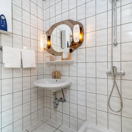 דירה Gordan With Garden, 3 Min Walk To The