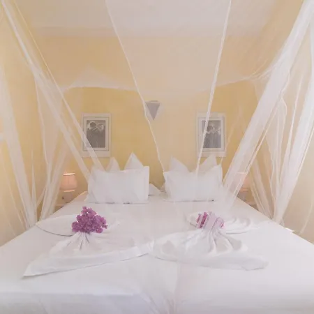 Gordan With Garden, 3 Min Walk To The דירה