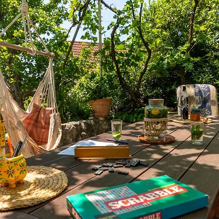 Gordan With Garden, 3 Min Walk To The דירה טרוגיר