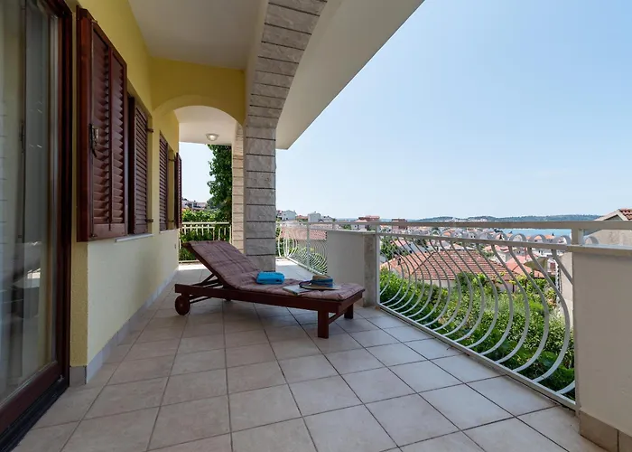 公寓 Gordan With Garden, 3 Min Walk To The 特罗吉尔