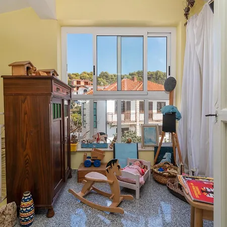 Gordan With Garden, 3 Min Walk To The דירה טרוגיר